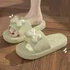 Sandalias de moda versátiles con dibujos animados lindos de EVA para mujer, se pueden usar tanto en casa como al aire libre, son impermeables, de secado rápido y cómodas para caminar.