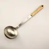 Fabricantes de origen espátula de acero inoxidable 304 con mango de madera maciza cuchara de sopa pala para saltear casera colador pala para freír pala cuchara de cocina