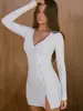 Vestido de Punto de Moda Callejera Retro Europeo y Americano para Otoño e Invierno 2025, Cuello Cuadrado, Manga Larga, Corte Ajustado, que Cubre la Cadera, con Abertura de Botones