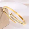 Pulseira de zircônia completa para unhas de casa, cartão de nova personalidade transfronteiriça, pulseira de aço inoxidável Joker de alto padrão para meninas, atacado de fabricantes