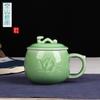 Taza de Oficina Kongshan New Rain Longquan Celadon con Tapa Loto Ruyi Taza de Té Cerámica para el Hogar Taza de Regalo Tallado