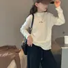 Camada Base Feminina Gola Semi-Alta Outono/Inverno 2026 Novo Estilo Moda Versátil Lado Duplo Fleece de Coral Camiseta de Manga Longa para Meninas Mais Velhas