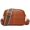 Bolsa de cuero para mujer transfronteriza al por mayor 2022 nueva piel de primera capa línea de bordado bolsa cuadrada pequeña simple bolsa de hombro cruzada de cuero suave