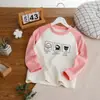 Camiseta de Manga Longa para Meninos Camiseta Básica para Meninas Novo Estilo Primavera 2025 Tops Quentes de Veludo para Crianças de Meia-Idade e Grandes Roupas Infantis