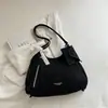 Nova bolsa tote estilo retrô 2026, projetada com acabamento desgastado, adequada para mulheres, com grande capacidade, pode ser carregada como bolsa de ombro ou bolsa transversal, e é uma mochila versátil e moderna