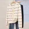Nueva colección de primavera y otoño: Cárdigan de punto a rayas de colores con un estilo dulce y suave, con botones en forma de corazón, perfecto como suéter o prenda exterior para mujer