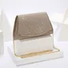 Em estoque Nova Bolsa de Festa Festa Simples Cor Sólida Brilhante Refletiva PU Ombro Único Transversal Feminina Noite Bolsa de Presente