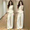 Traje de mujer de moda 2026 verano nuevo estilo, chaleco elegante de corte ajustado con cuello en V y pantalones de pierna ancha, elegante conjunto de dos piezas