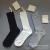 Nuevos Calcetines Gil Sanda JILSANDE Color Sólido Negro y Blanco Gris Doble Aguja Caña Media Calcetines Casuales para Mujer Calcetines Apilados