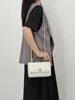 Bolso de Mano Cuadrado Pequeño Versátil de Moda 2026 Verano Nuevo Nicho Clásico Estilo Chanel Acolchado con Cadena, para Hombro y Cruzado