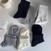 Meias Femininas 100% Algodão, Afunilamento na Cintura, Meias Esportivas Antiderrapantes, Meias de Cano Médio Anti-Pilling, Meias Zhuji, Preto, Branco, Cinza, Meias Femininas Versáteis