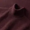Suéter masculino de cashmere com gola alta, adequado para uso business casual, de manga longa, estilo pullover, tricotado, corte slim e que valoriza a silhueta.