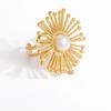 Luz de Anillo de Perlas Europeas y Americanas Lujo de Alta Gama Retro Anillo Irregular Anillos de Oro Real de 18k Anillo de Acero de Titanio Transfronterizo