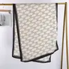 2025 Nuevo Bufanda de Algodón y Lino con Bloques de Color Sencillos Letra Om Estilo Coreano de Moda para Viaje Protector Solar de Gasa
