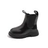 Botas Curtas Femininas Forro Simples Crianças de Tamanho Médio e Grande Novo Estilo 2025 Botas de Chaminé Estilo Britânico Moda Outono e Inverno Solado Macio Botas Simples