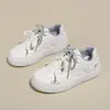 Zapatillas Deportivas Casuales de Caña Baja Versátiles para Estudiantes Primavera y Otoño 2026 Aumentadoras de Altura Suela Gruesa Zapatillas de Tabla de Moda Nuevas Zapatillas de Entrenamiento Alemanas para Mujer