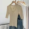 Blusa de tricô canelada com decote V e manga média, design exclusivo para mulheres, novo estilo de verão, elegante, justa ao corpo, realça a cintura, camisa básica