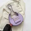 Este ano, a bolsa popular feminina verão simples novo 2023 mão carregando bolsa feminina axila moda moda único ombro bolinho bolsa