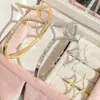 El juego de anillo y pulsera de moda de lujo más vendido de Amazon con diseño de ráfaga de estrellas calado y diamantes