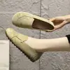 Zapatos retro de cuero suave de punta redonda y suela plana, nuevo modelo otoño 2026, zapatos casuales tipo Birkenstock sin cordones de gamuza para mujer