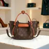 Bolso Cesta de Verduras de Lujo Ligero Europeo y Americano Bolso de Hombro Único con Temperamento Retro Color Bloqueo Tendencia Bolso Cubo Moderno Elegante