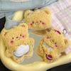 Llavero de Peluche Oso de Mantequilla Lindo Colgante Versátil para Mochila Amigo de Pareja Regalo