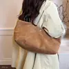 Bolso Versátil de Gamuza de Gran Capacidad, de un Solo Hombro, para Viajes de Otoño, Bolso Tote Vintage Nuevo Exquisito para Mujer 2026