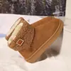 Botas de neve com fivela de pelúcia enrolada transfronteiriças de inverno para mulheres, sola grossa, forradas com veludo, botas curtas, comércio exterior, tamanho grande, quentes, antiderrapantes, com pele