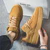 Nuevos Zapatos Negros Puros para Hombre 2026 Primavera Versátiles Suela Gruesa Aumentadores de Altura Casual Zapatos de Tabla Adolescente Trabajo Deportes Zapatos de Moda