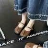 Sapatos loafer plissados de sola macia retrô para mulheres, nova versão coreana 2025, sapatos baixos versáteis de vovó, sapatos modernos leves e antiderrapantes