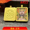 Popular Pintura Thangka Semimanual con Adornos Dorados Núcleo de Acero de Titanio Joyería de los Cinco Dioses Ga'U Amuletos en Blanco Colgante de Buda Colgante de Collar Dorado