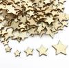 Pequeña estrella de cinco puntas de madera de dibujos animados al por mayor, accesorios hechos a mano para jardín de infantes, materiales decorativos de pintura para niños