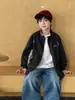 Ropa Infantil Tongku Colección Otoño 2026 Chaqueta para Niños con Elegante Bordado de Letras Estilo Coreano Bloque de Color Holgada con Cremallera Abrigo Infantil