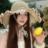 Sombrero de Paja de Ala Ancha para Mujer con Adorno de Cuerda de Colores, Sombrero de Protección Solar Estilo Étnico para Vacaciones en la Playa y la Costa, Sombrero de Paja Dopamina