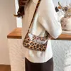 2025 Nuevo Bolso de Hombro con Estampado de Leopardo Moda Femenina Bolso de Cadena para el Brazo Bolso Bandolera Pequeño Cuadrado Portátil Casual para Viajes