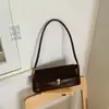 Bolsa de ombro vintage de nicho com toque de luxo, bolsa de mão de cor sólida de ombro único para o trabalho, bolsa feminina versátil e estilosa para exportação