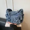 Nova bolsa jeans 2026 para mulheres, com múltiplos bolsos, uma alça de ombro e um design crossbody. Esta pequena bolsa de estilo retrô é versátil, tem um visual vintage e é uma escolha fashion para mulheres.