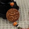 Fornecimento do Fabricante Atacado Mogno Pingente para Retrovisor de Carro Pingente com Escultura de Dragão Contas de Cera de Abelha Presente Pode Ser Gravado com logotipo