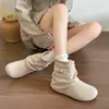 Botas versátiles de gamuza de corte bajo para primavera/otoño 2026 para mujer, tacto suave de cuero, nuevas, suela plana, hebilla de moda, botas cómodas