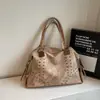 Bolso de Hombro Retro con Remaches para Mujer, Transfronterizo, Nuevo Estilo, Moda Simple, Punk, Gran Capacidad, Debajo del Brazo, para Viajar, de un Solo Hombro