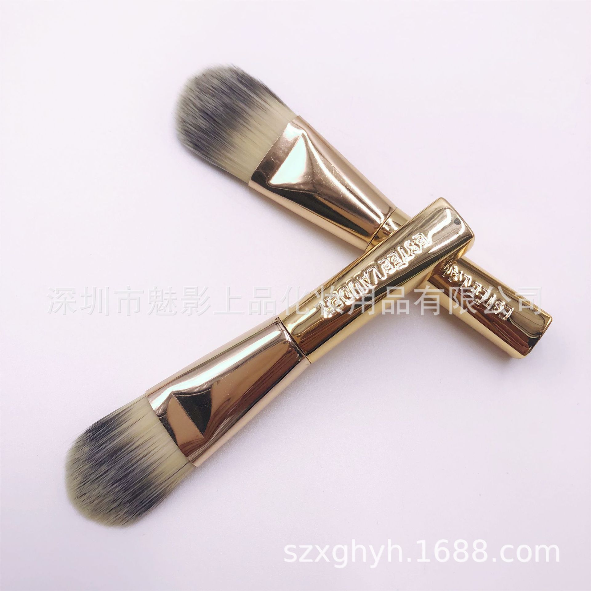雅诗兰黛 白金粉底刷15_副本.jpg