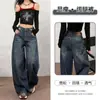 Jeans Scimitar Retro Americano para Mulheres Outono 2025 Novo Solto de Perna Larga Amassado Rasgos de Gato Design de Retalhos