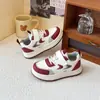 Zapatillas de Moda para Niños Color Block Primavera/Otoño 2026 Nuevas Zapatillas Deportivas Versátiles de Suela Gruesa para Niñas Zapatos Casuales de Color Contrastante para Niños