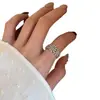 Anel de Margarida Retro Totalmente Cravejado Anel de Dedo Indicador de Nicho de Luxo Alto para Mulheres Anel Personalizado de Luxo Leve com Temperamento Suave Atacado