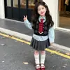 Conjunto de Saia Estilo Academia para Meninas Outono 2026 Nova Versão Coreana Colete Camisa para Menina Saia Plissada Infantil Conjunto de Três Peças