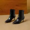 Botas Curtas de Salto Alto de Bico Fino para Mulheres 2025 Outono e Inverno Novo Estilo Versátil Salto Agulha Biqueira de Metal Estilo Europeu e Americano Botas Slim Botas Nude