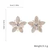 Aretes de Aguja Plateada con Flores Incrustadas de Diamantes, Simples y de Moda, Aretes de Moda Minimalistas Estilo Ins con un Toque de Lujo Ligero y Sensación de Alta Gama