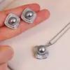 Conjunto de colar com pingente de brinco em T de zircônia e pérola, brincos com pingente de diamante quadrado e pérola, colar com pingente moderno para o dia a dia