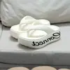 Chinelos de Dedo com Solado Grosso de Novo Estilo com Letras, Moda de Verão, Antiderrapantes, Para Uso ao Ar Livre, Viagem, Litoral, Sandálias de Praia, Atacado