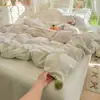 Conjunto de cama de quatro peças macio e como uma nuvem, com acabamento em renda, 100% algodão, estilo coreano, adequado para dormitórios de estudantes, conjunto de lençóis de três peças